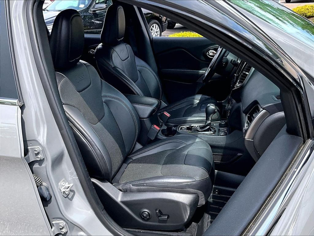 Used 2020 Gray Jeep Limited image 11