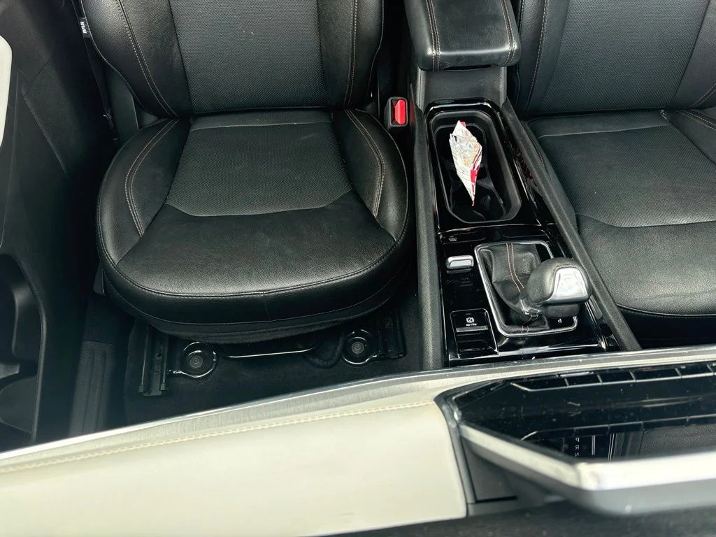 Used 2022 Silver Jeep Limited image 27