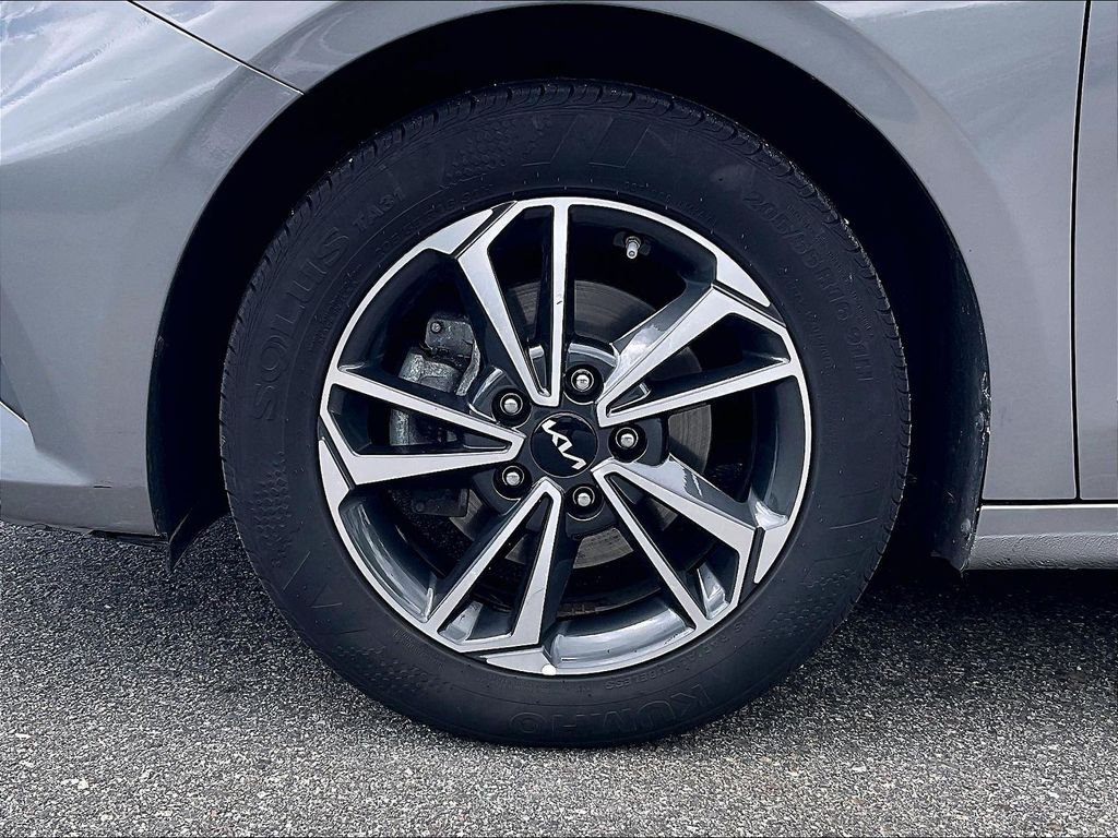 Used 2024 Steel Gray Kia LXS image 7