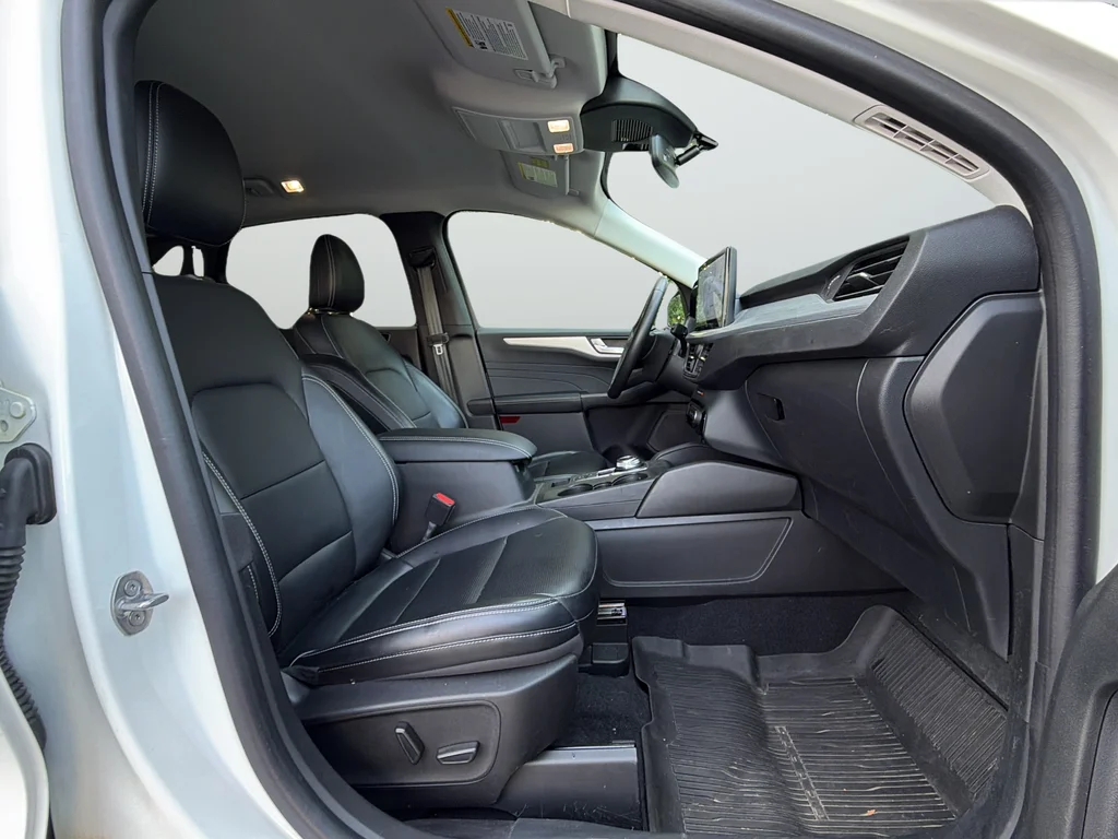 Used 2023 White Ford Platinum image 24