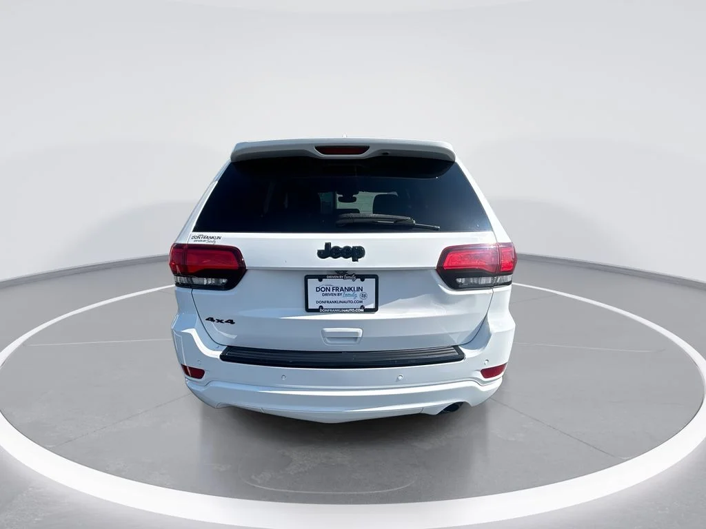 Used 2018 White Jeep Altitude image 7