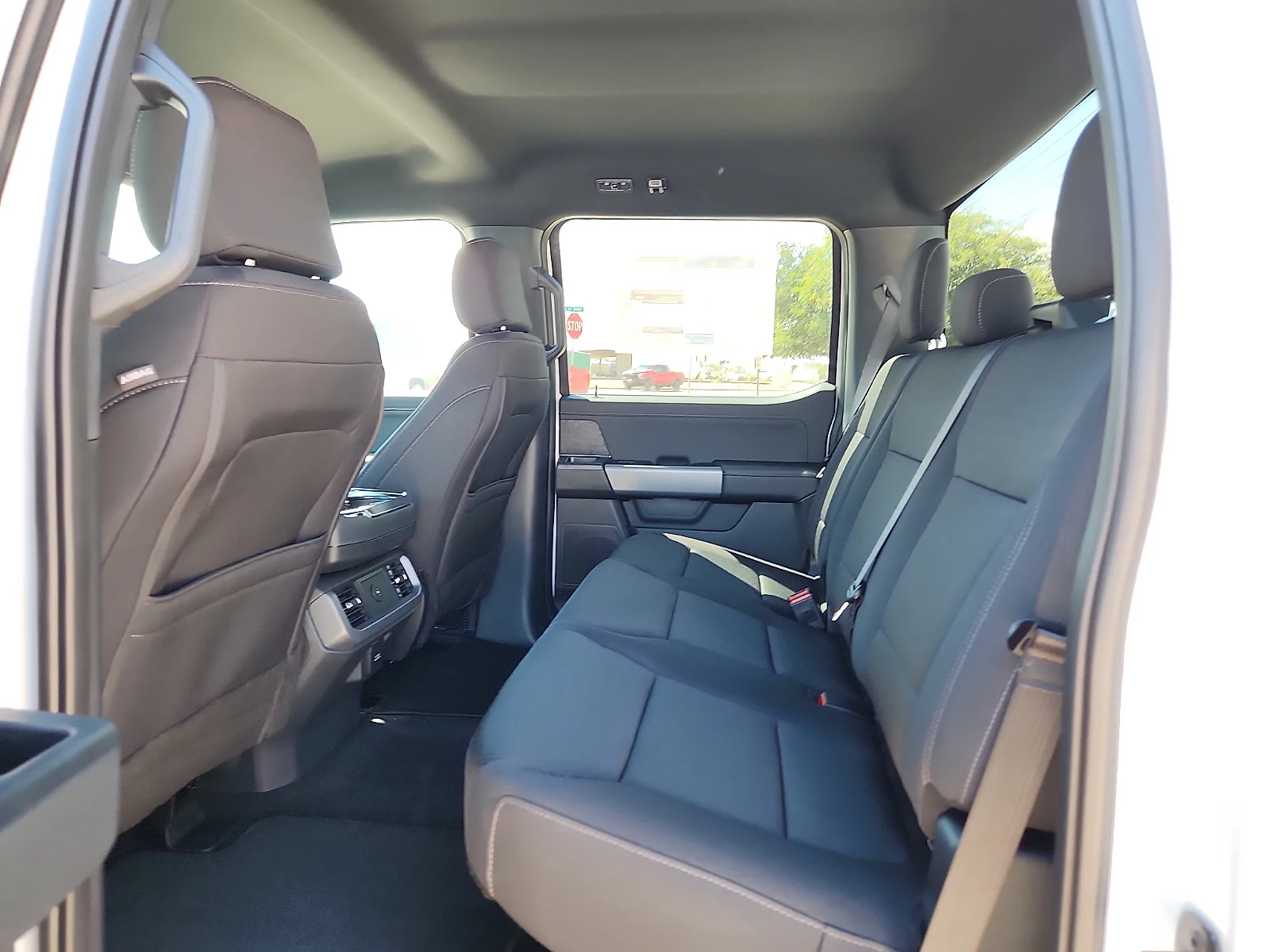 New 2026 Oxford White Ford XLT image 18