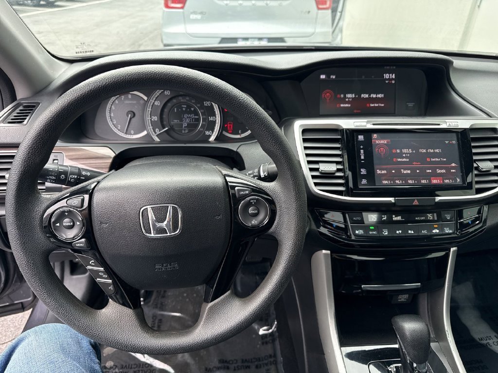 Used 2017  Honda EX image 21