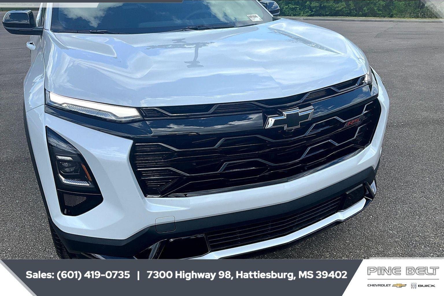 New 2026 Polar White Tricoat Chevrolet RS image 24