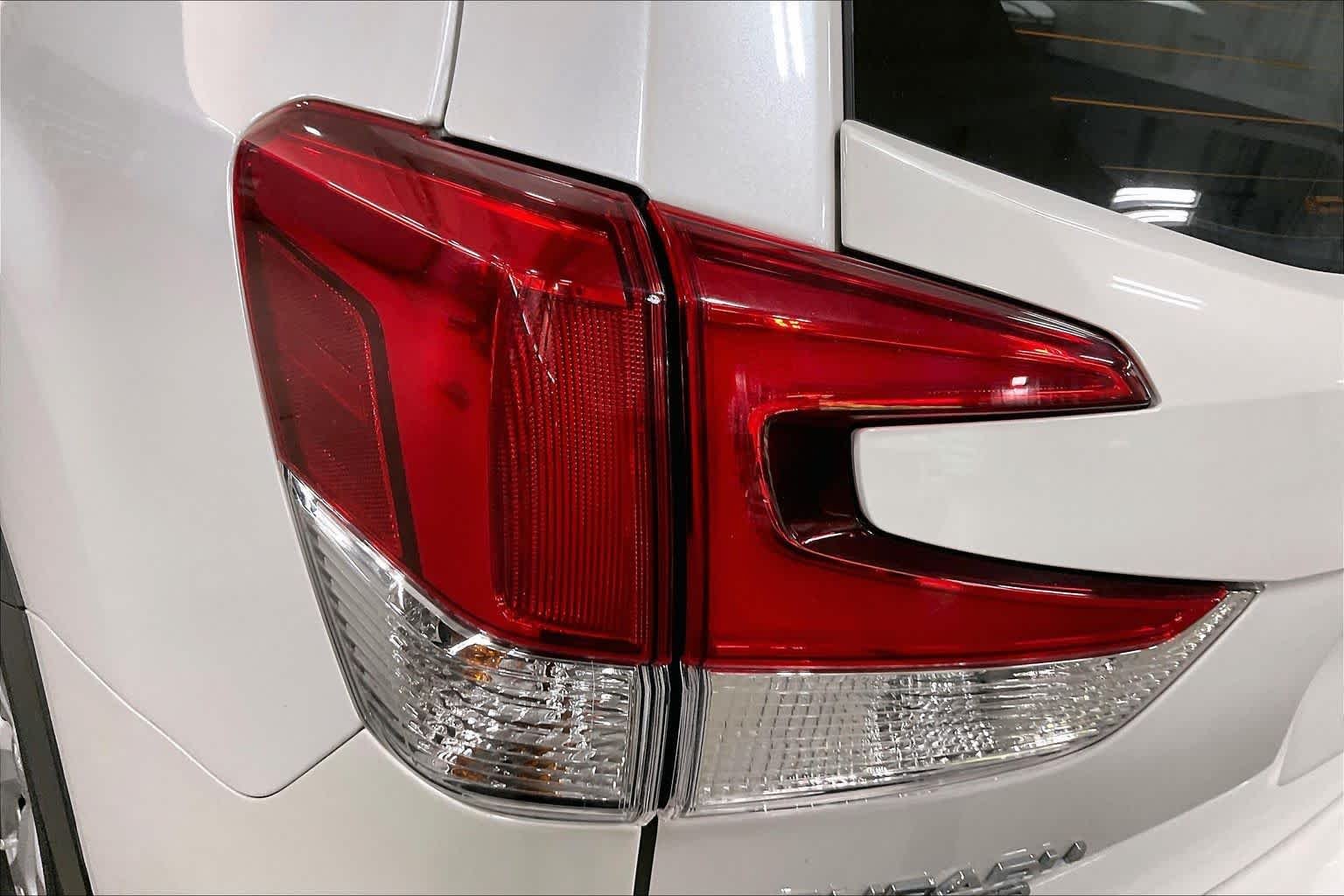 Used 2020 Crystal White Pearl Subaru  image 28