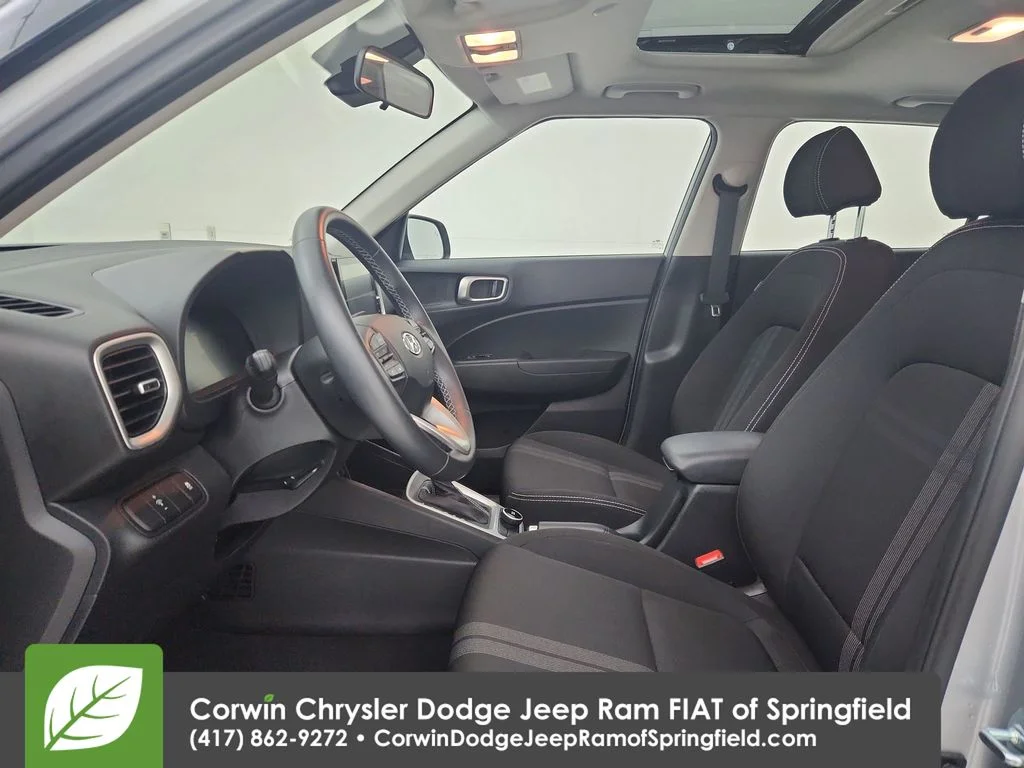 Used 2025 Silver Hyundai SEL image 18