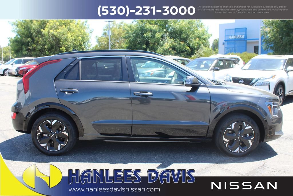 Used 2023 Gray Kia Wind image 6