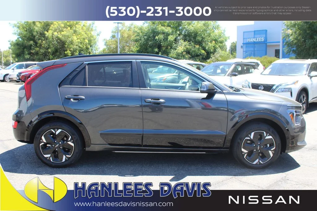 Used 2023 Gray Kia Wind image 6