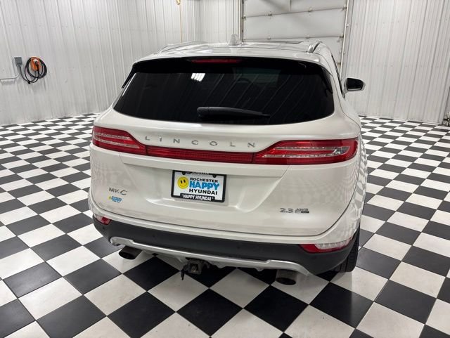 Used 2016 White Lincoln Reserve image 4