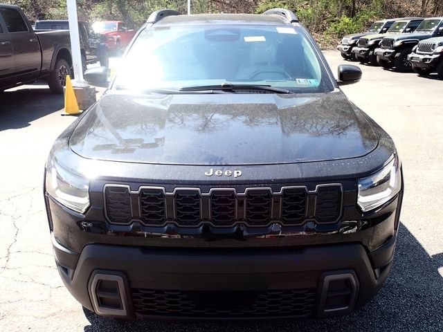 New 2026 Diamond Black Crystal Pearl-Coat Exterior Paint Jeep Limited image 10