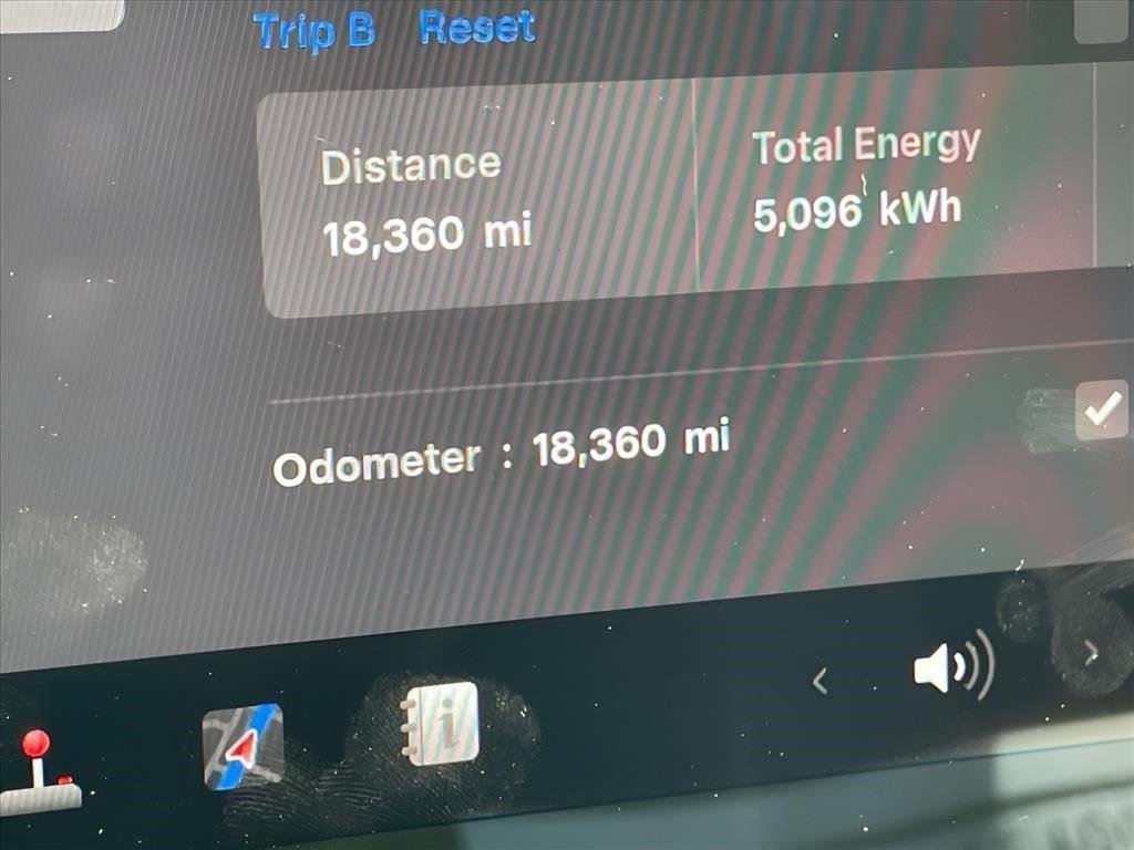 Used 2023  TESLA  image 29