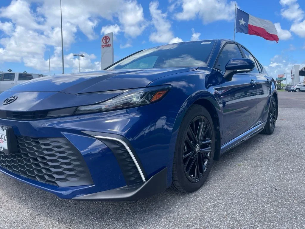 2025 Toyota Camry SE - Photo 15