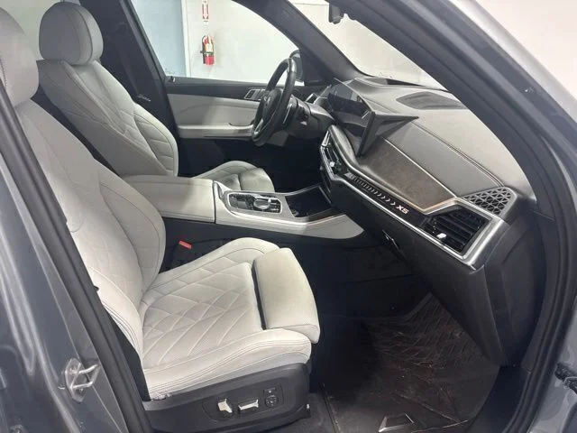 Used 2024 Gray BMW xDrive40i image 29