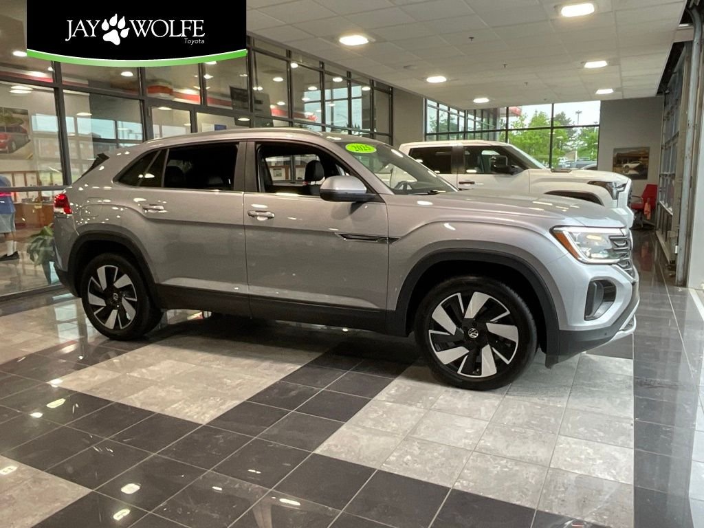 2025 Volkswagen Atlas Cross Sport 2.0T SE w/Tech 4MOTION's photo