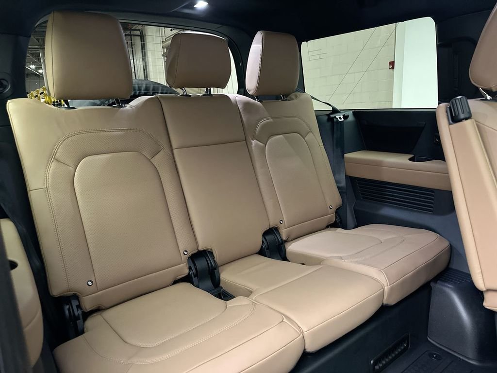 New 2026 Woolstone Green Land Rover S image 8