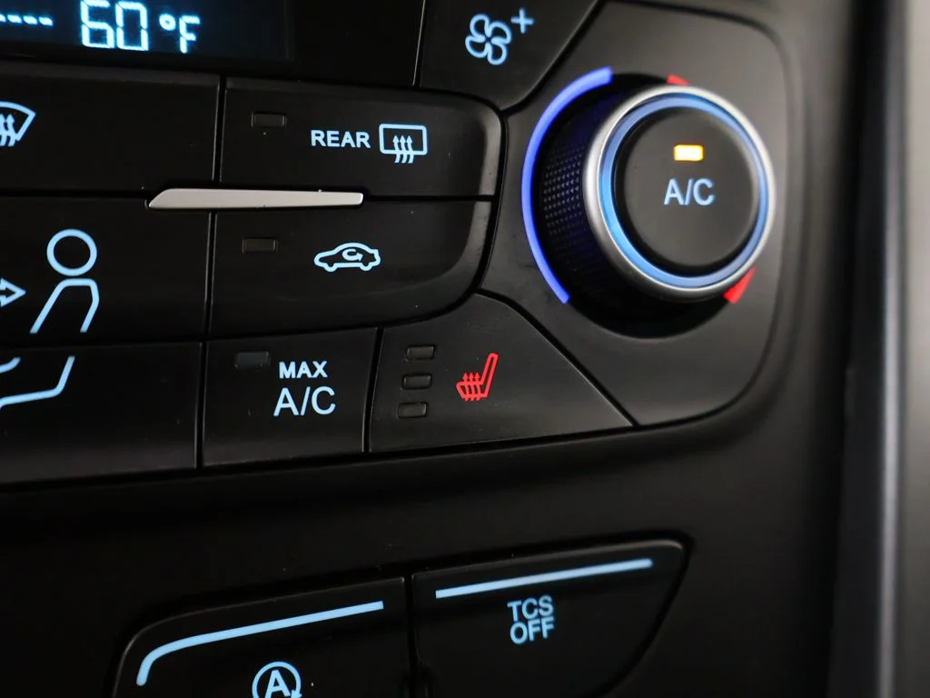 Used 2019 Green Ford SE image 44