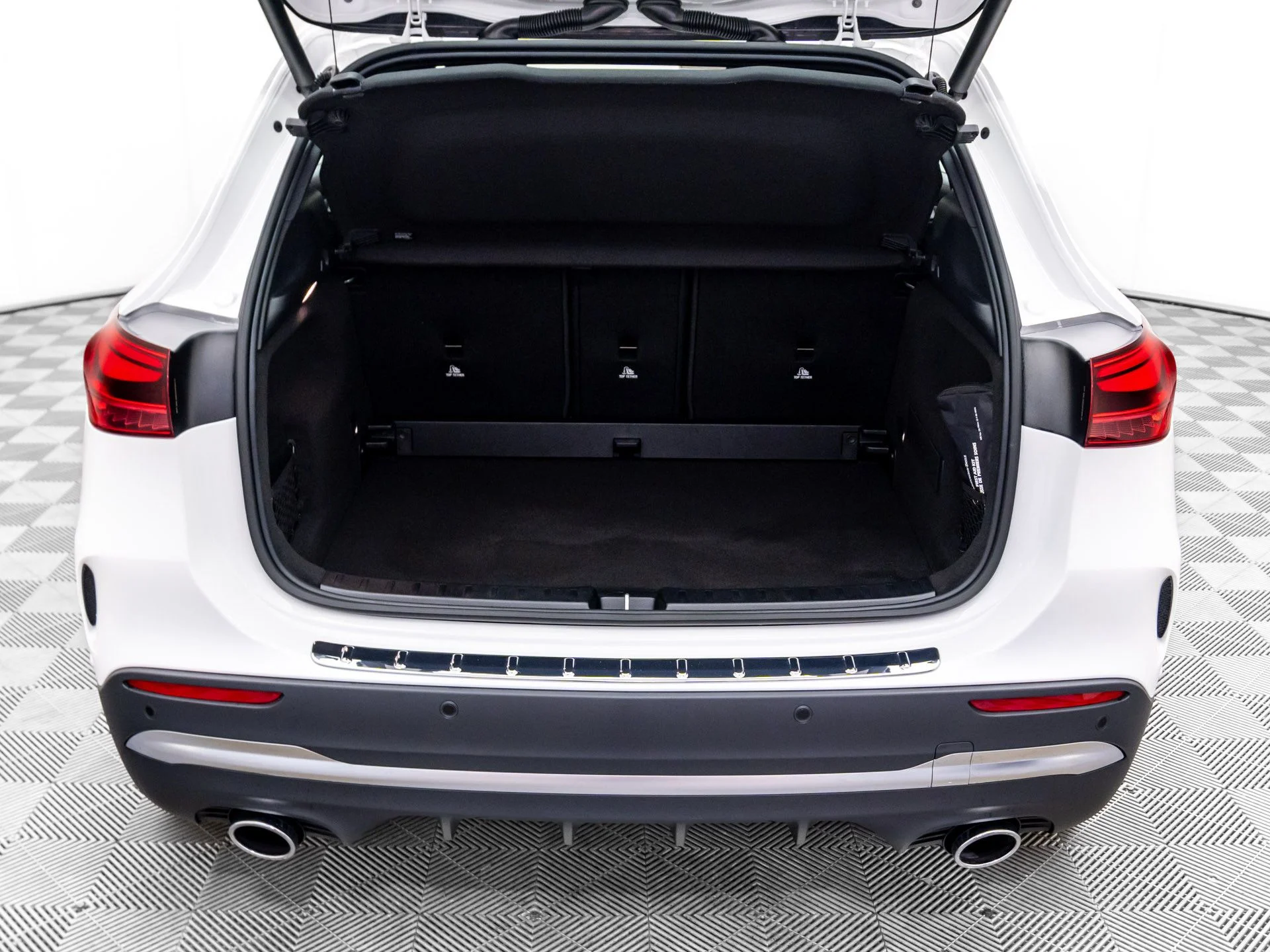 New 2026 White Mercedes-Benz GLA 35 AMG® image 31