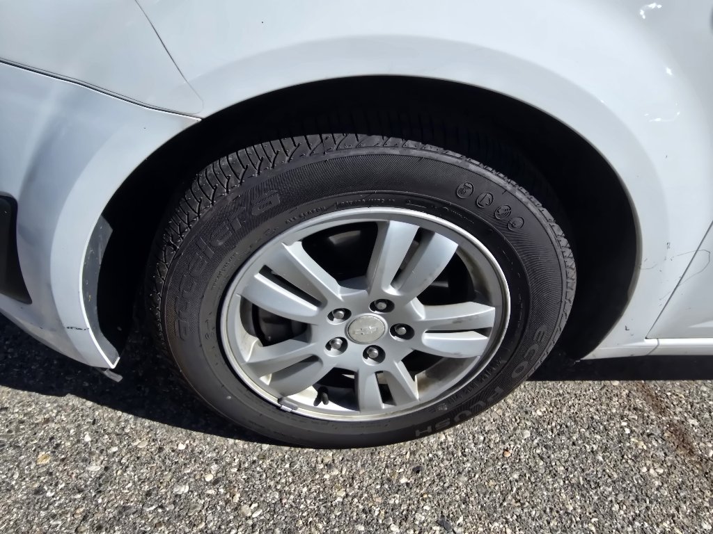 Used 2014 Summit White Chevrolet LT image 10