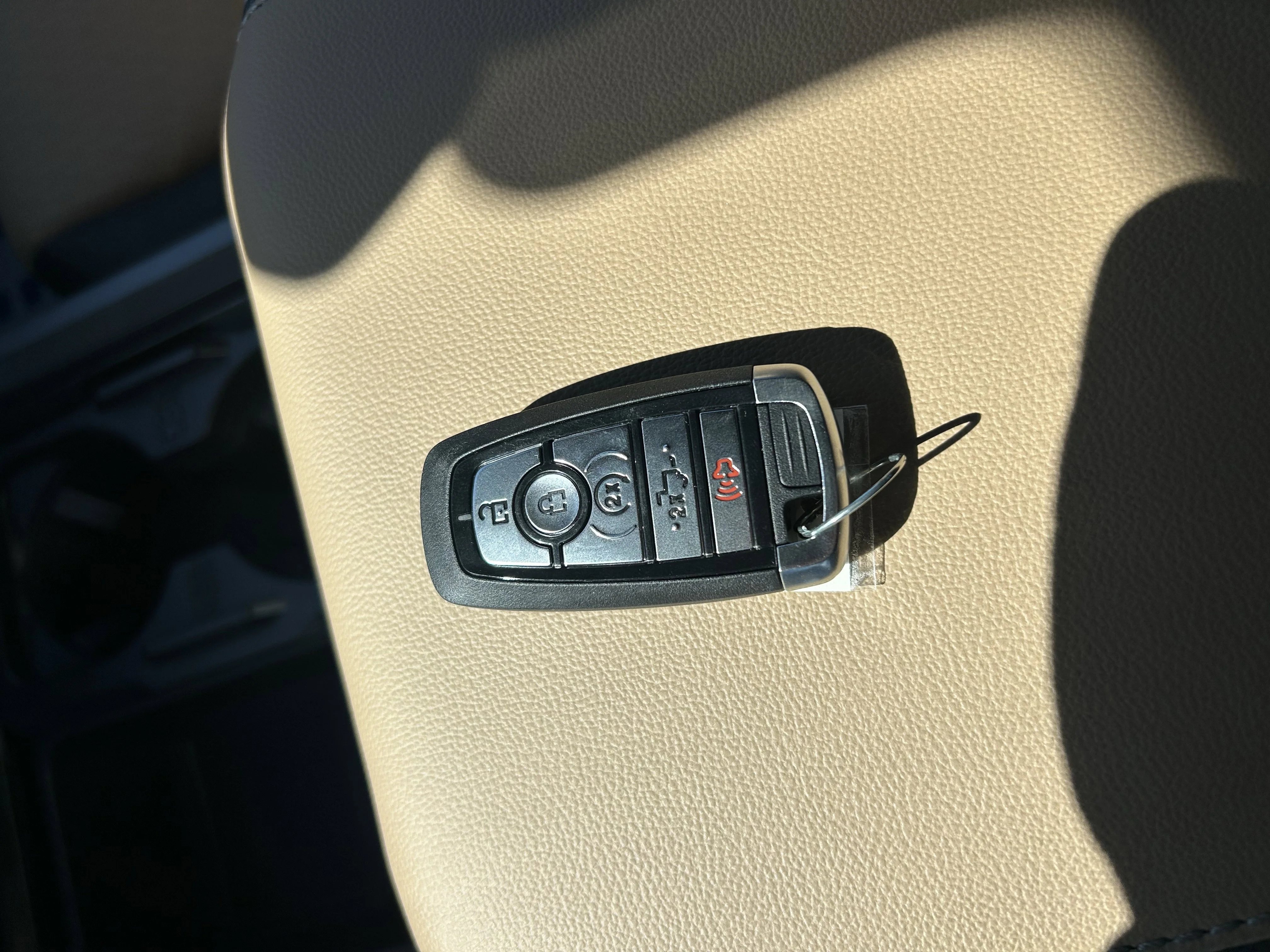 New 2026 Star White Metallic Tri-Coat Ford LARIAT image 30