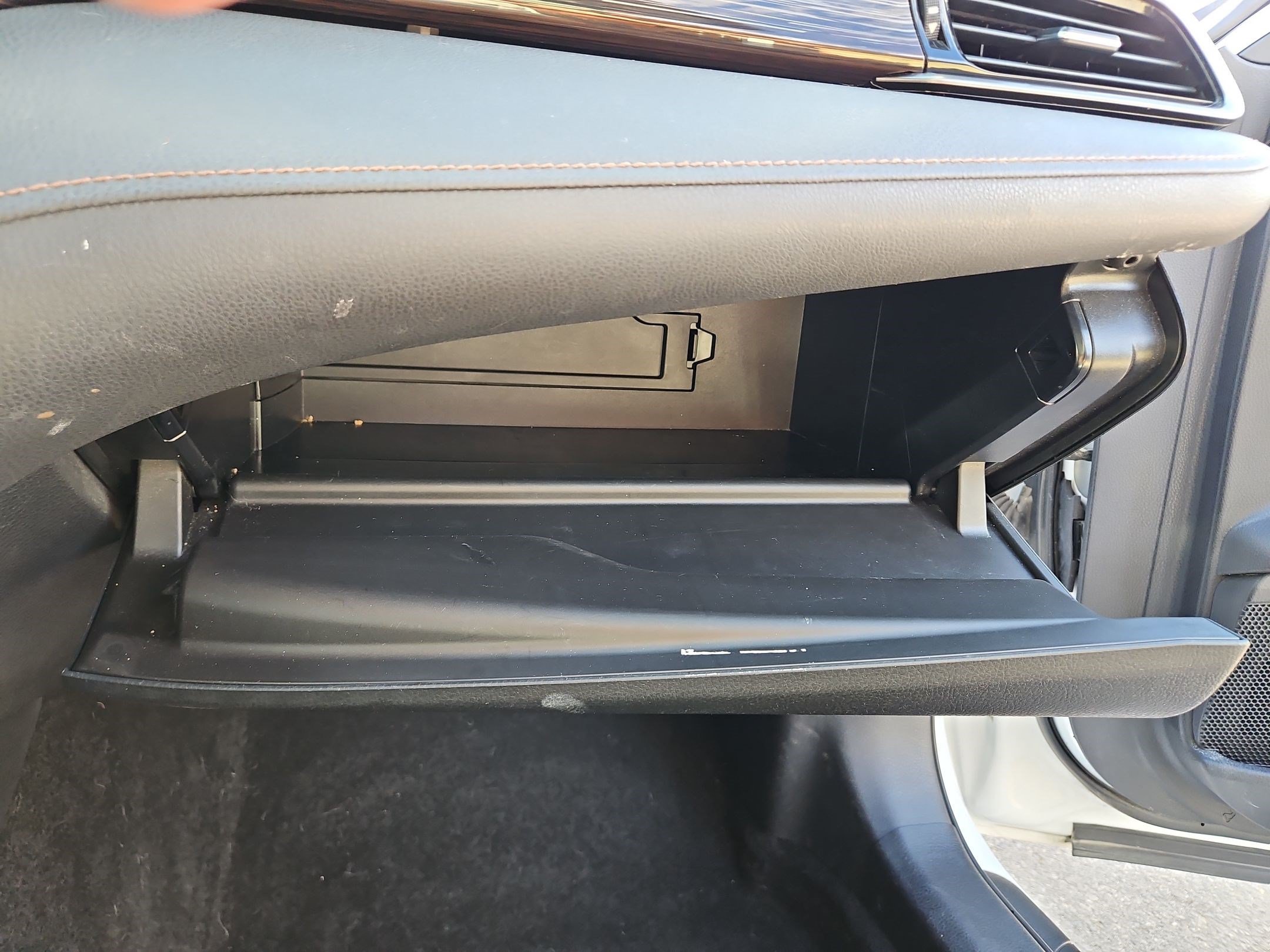 Used 2019 White Toyota LE image 28