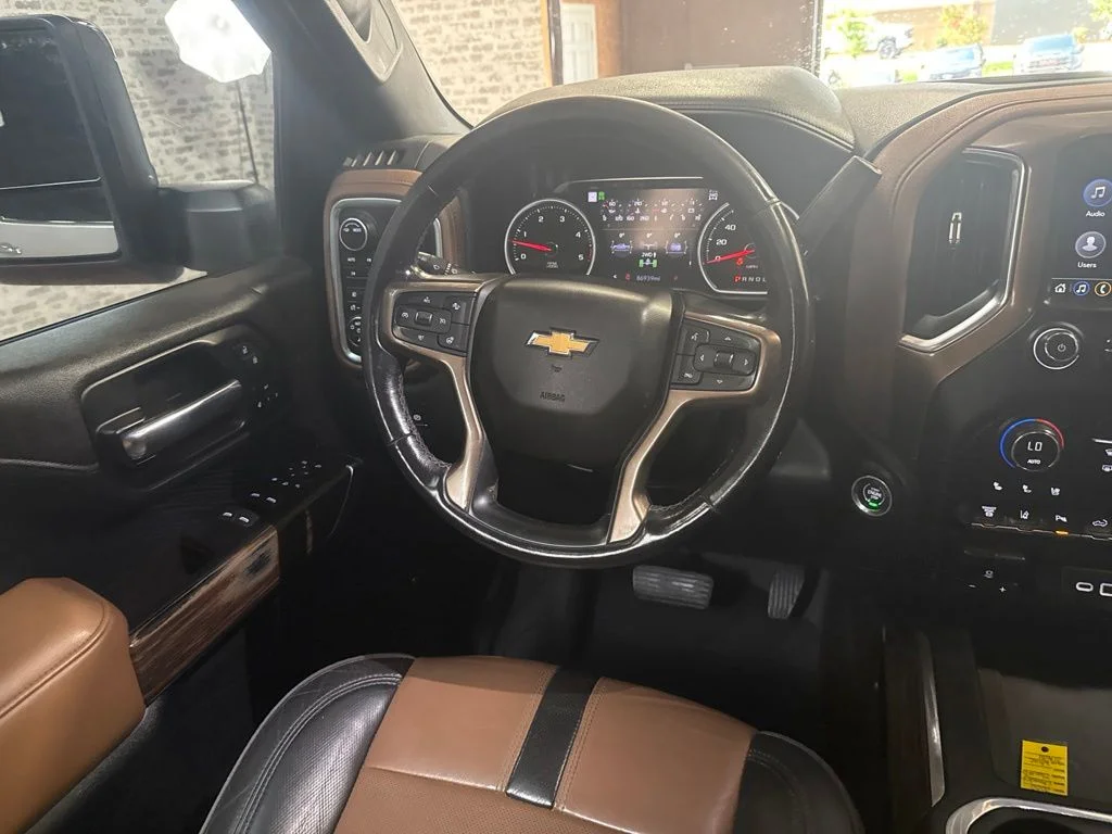 Used 2020 Iridescent Pearl Tricoat Chevrolet High Country image 17