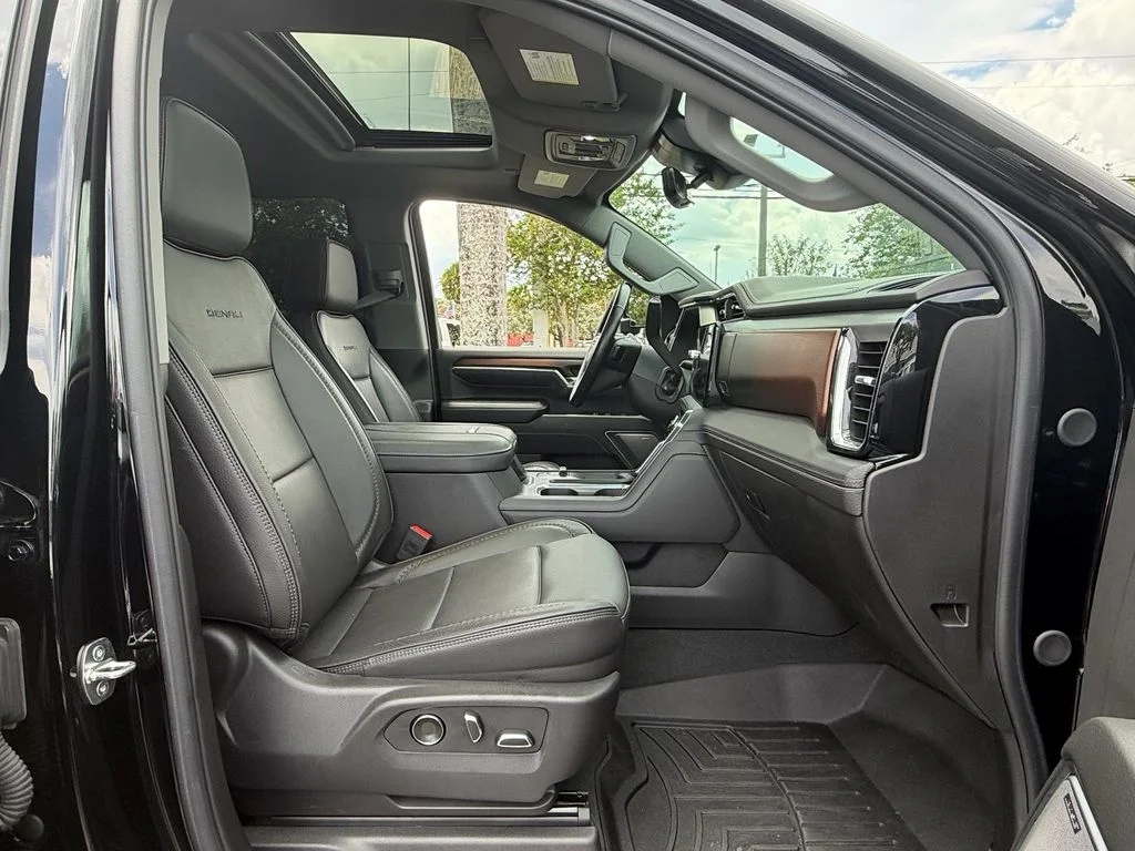 Used 2024 Onyx Black GMC Denali image 18