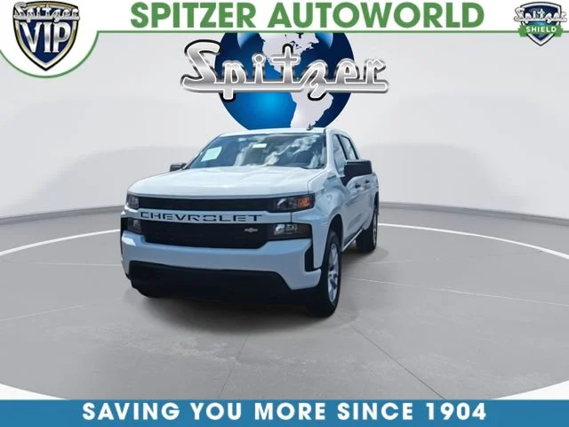 Used 2022 White Chevrolet Custom image 3