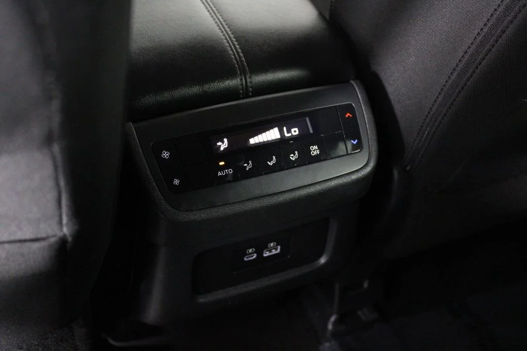 2025 Nissan Pathfinder SV - Photo 24
