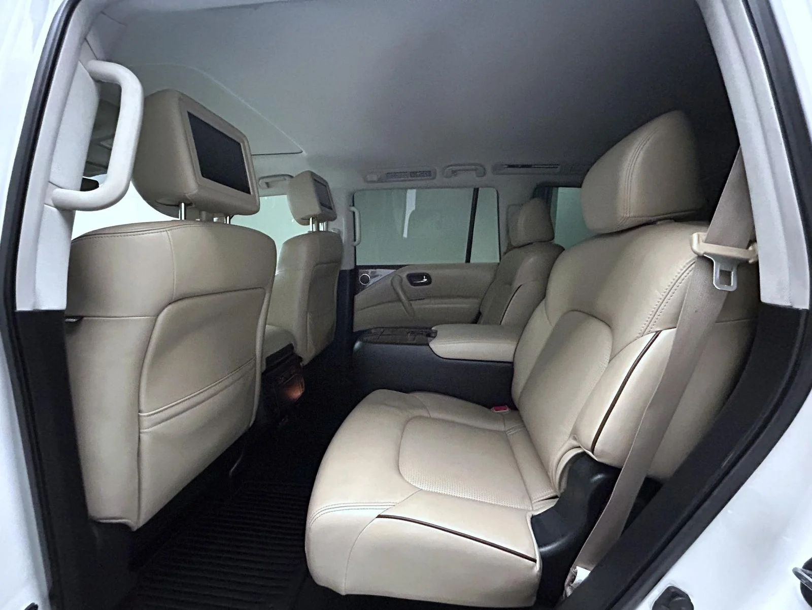 Used 2018 White Nissan Platinum image 20