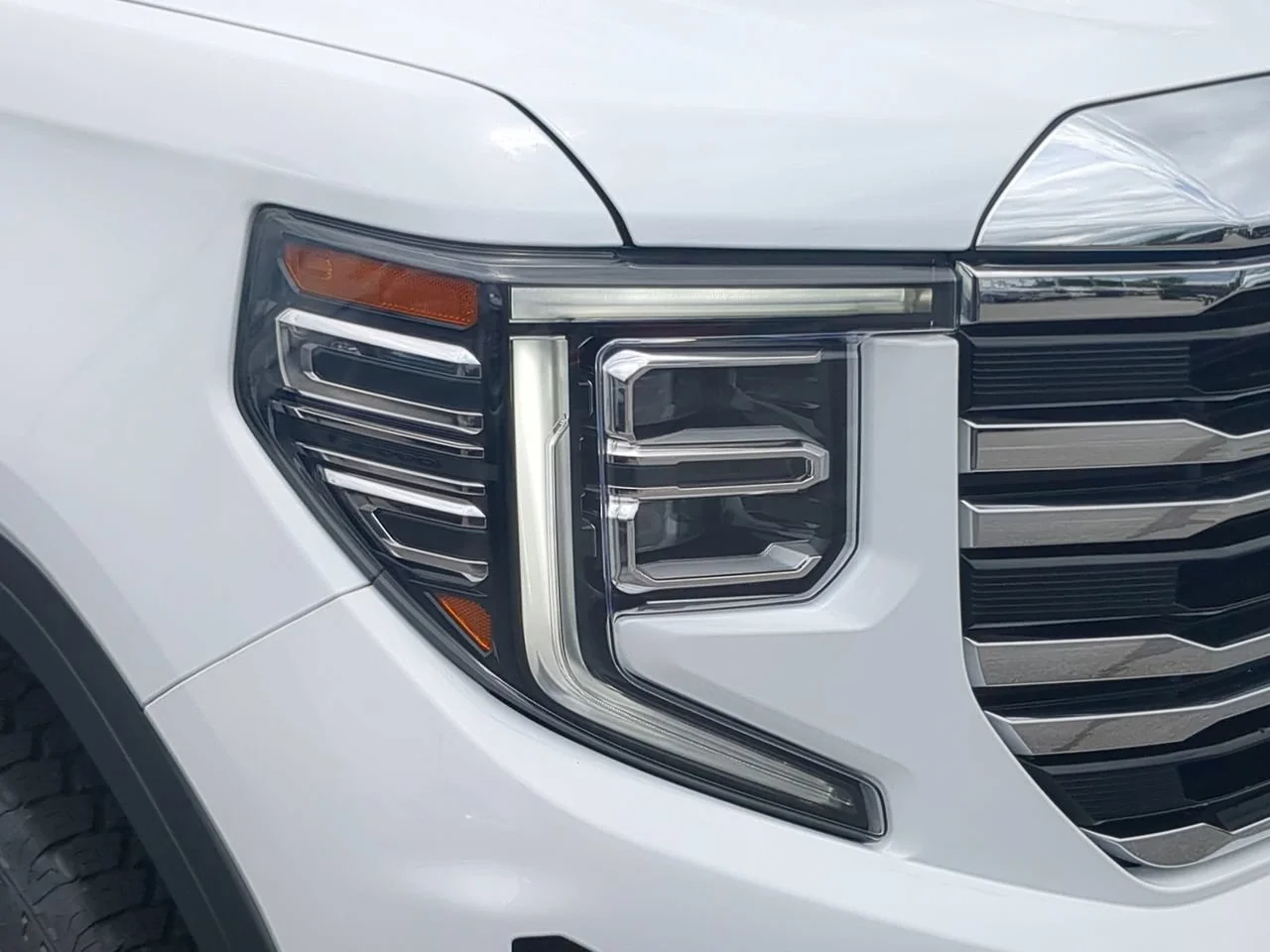 2026 GMC Sierra 1500 SLT - Photo 9