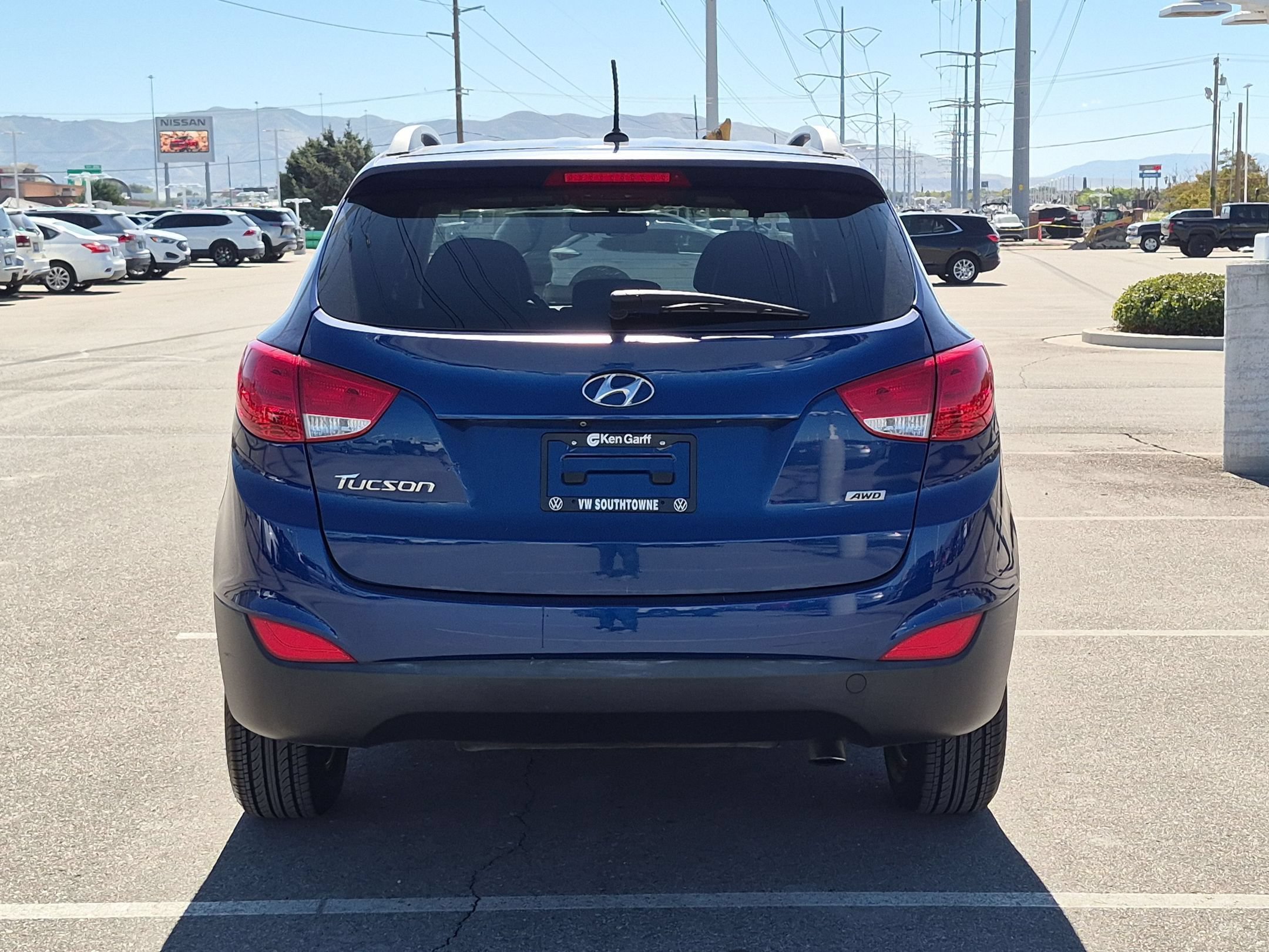 Used 2014 Laguna Blue Metallic Hyundai SE image 4