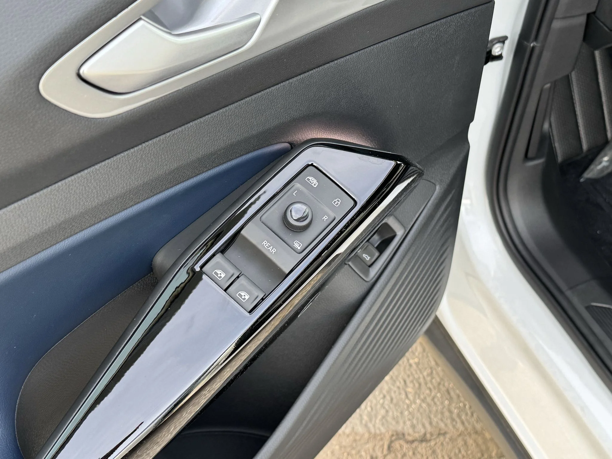 New 2026 Opal White Pearl Volkswagen Pro S image 12