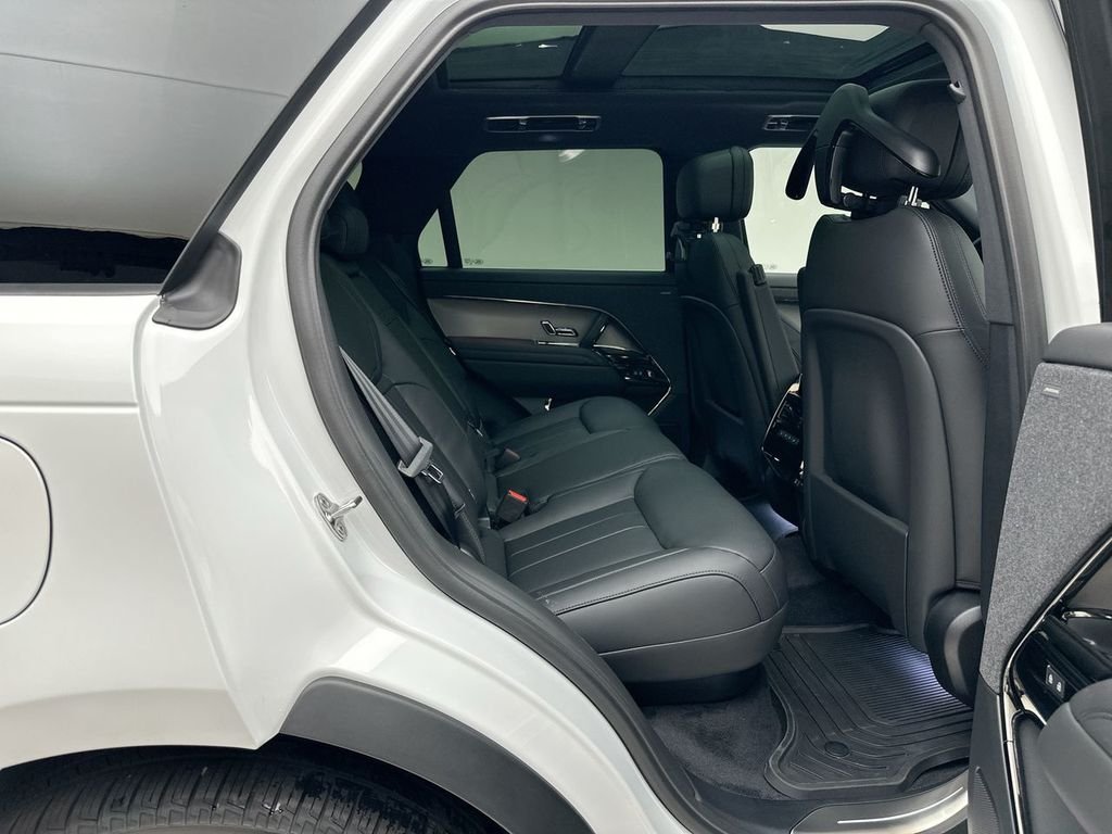 New 2026 Fuji White Land Rover SE image 7