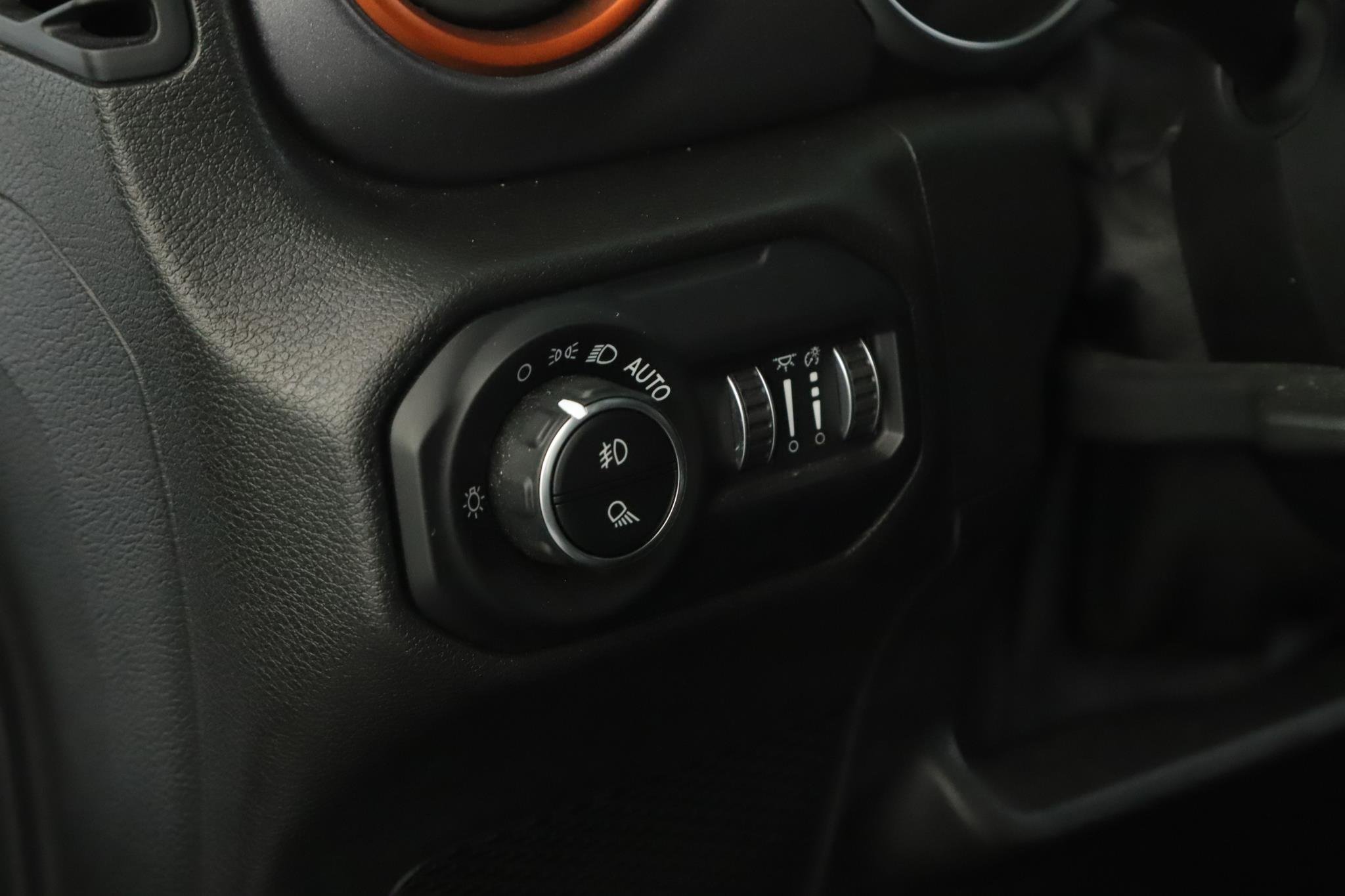Used 2021 Black Clearcoat Jeep Mojave 4x4 image 8