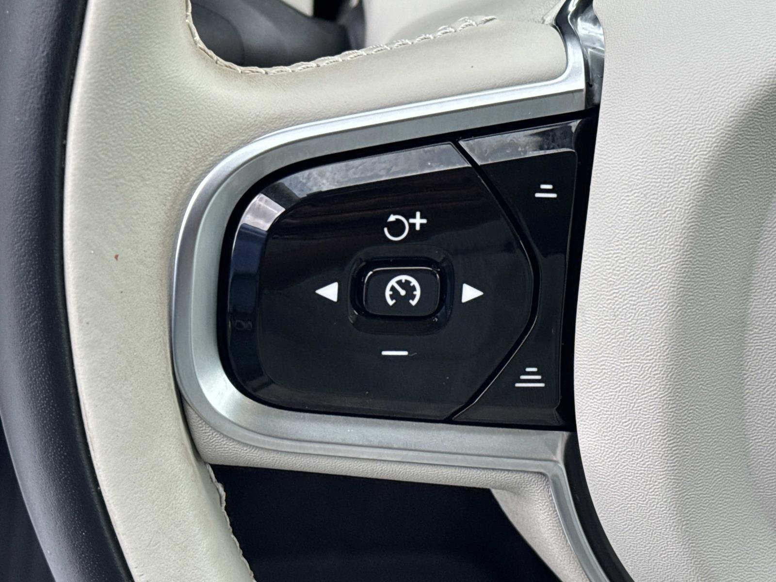 Used 2024 Vapour Grey Metallic Volvo Plus Dark Theme image 22
