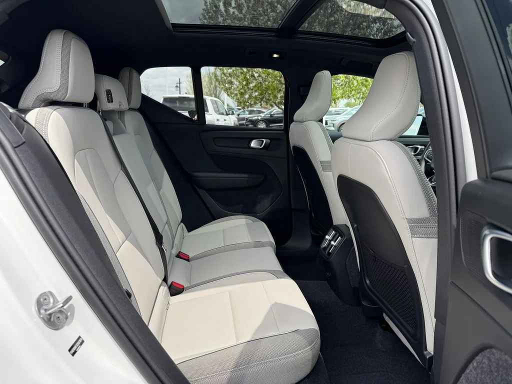 2025 Volvo EX40 Plus - Photo 8