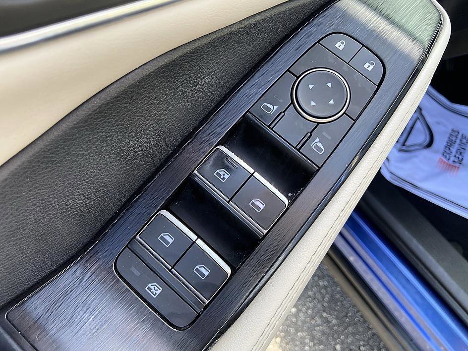 Used 2021 Caspian Blue Metallic Nissan SL image 10