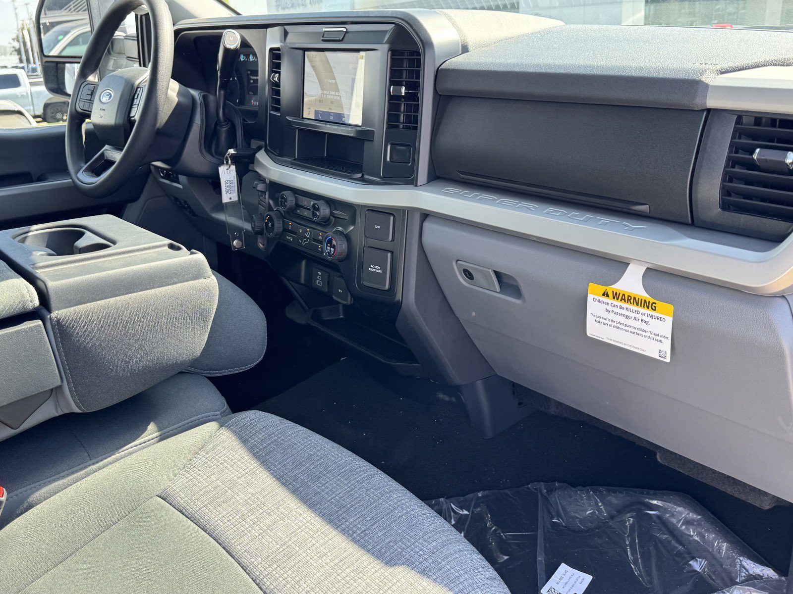 2025 Ford F-550 Super Duty Chassis Cab XLT - Photo 6