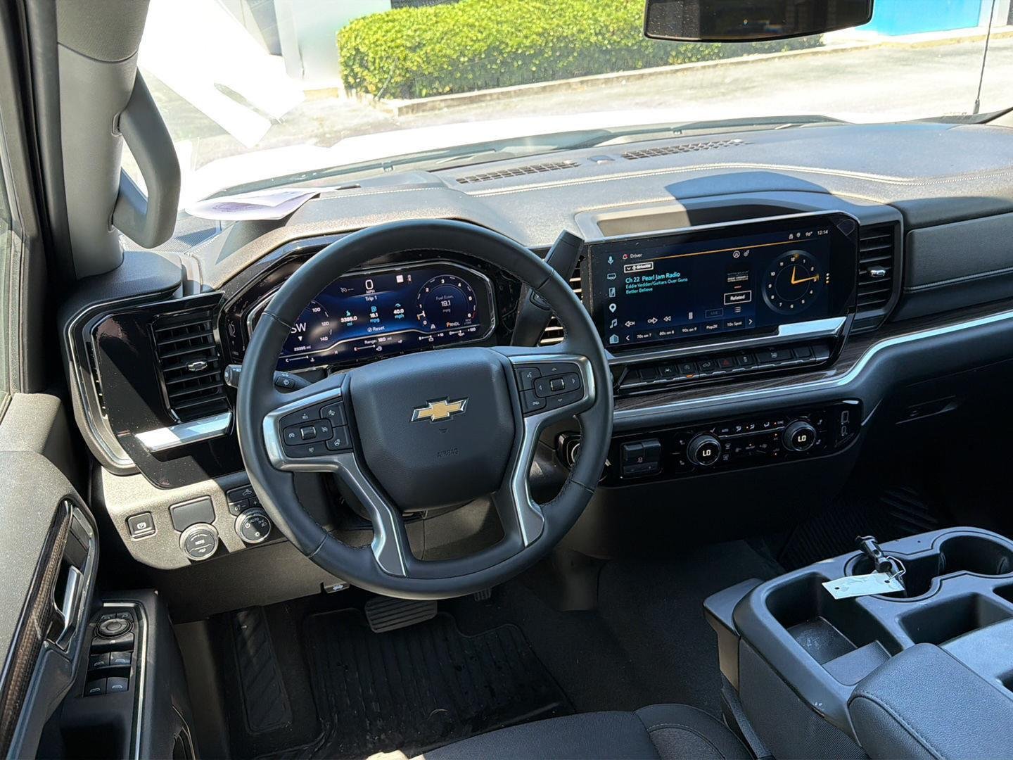 Used 2025 Summit White Chevrolet LT image 18