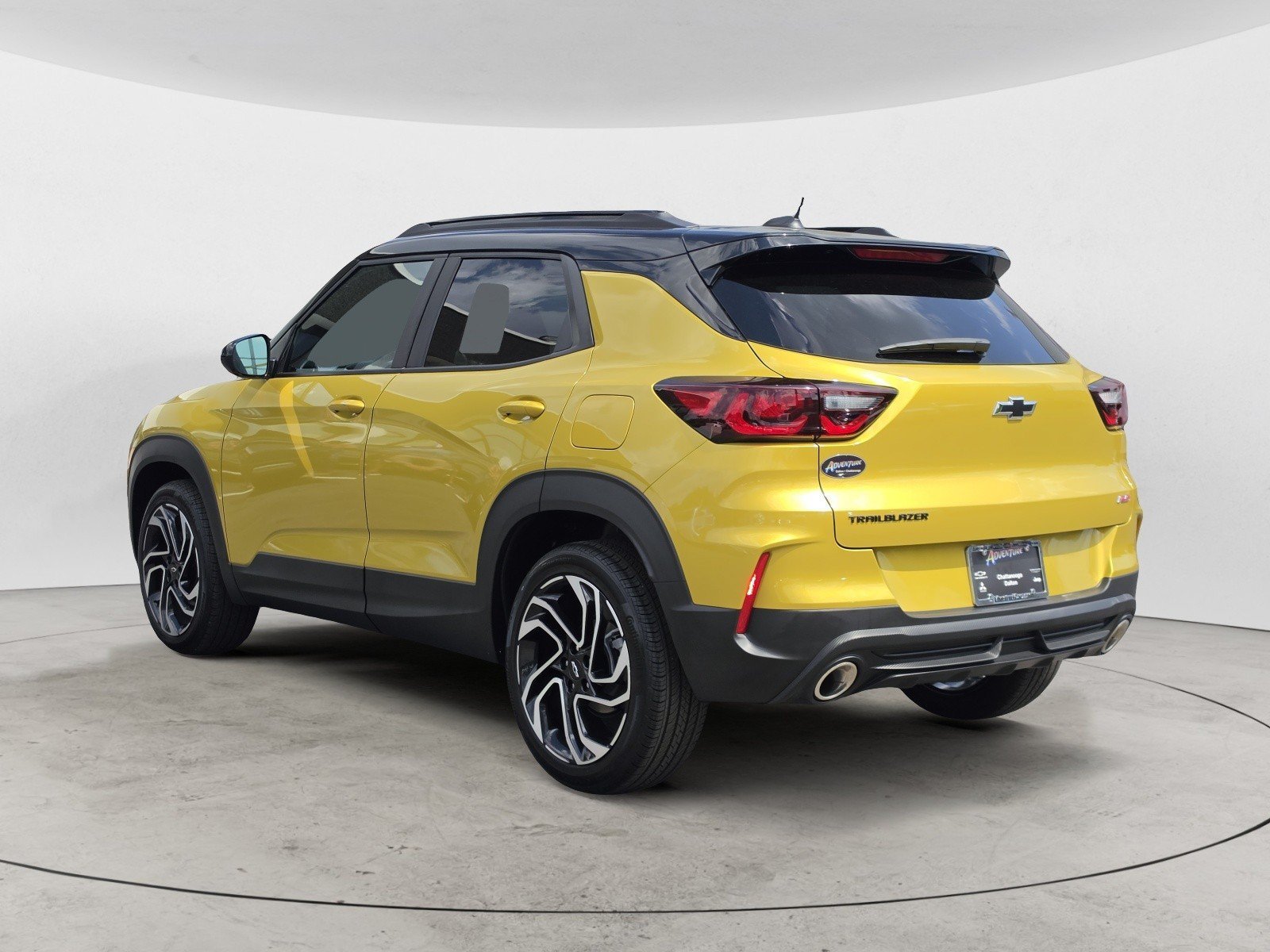 Used 2025 Nitro Yellow Metallic Chevrolet RS image 5
