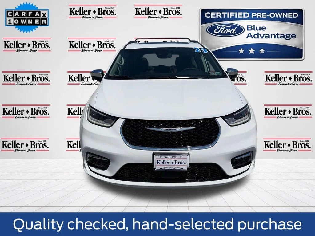 Used 2023 White Chrysler Limited image 2