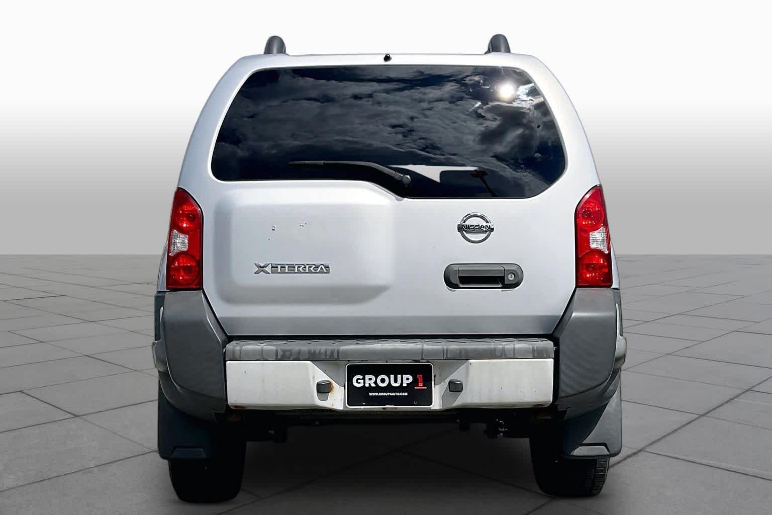 Used 2011 Silver Lightning Nissan S image 4