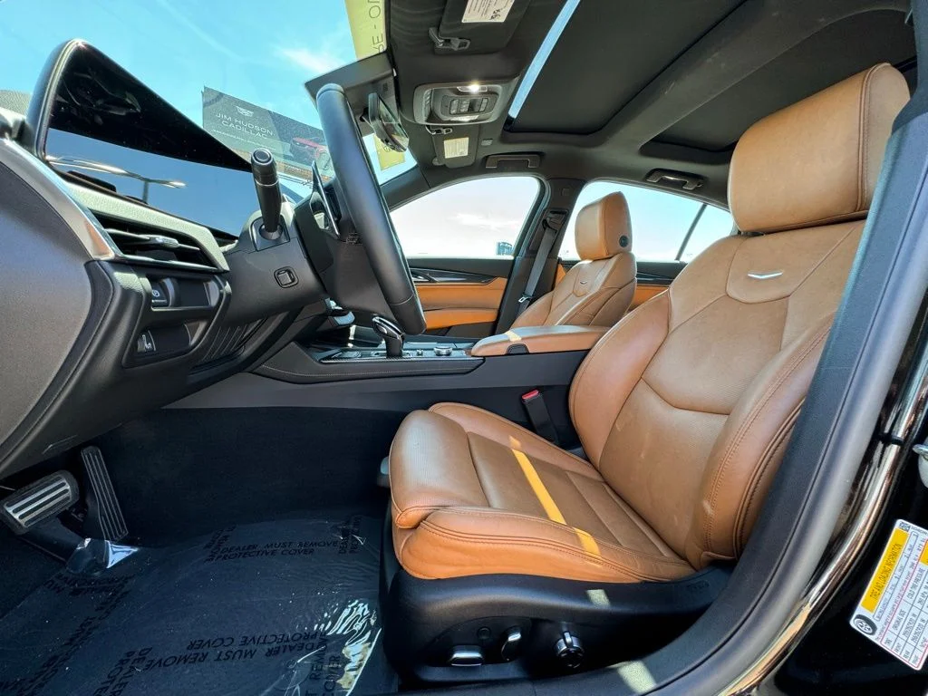 Used 2025  Cadillac Premium Luxury image 24