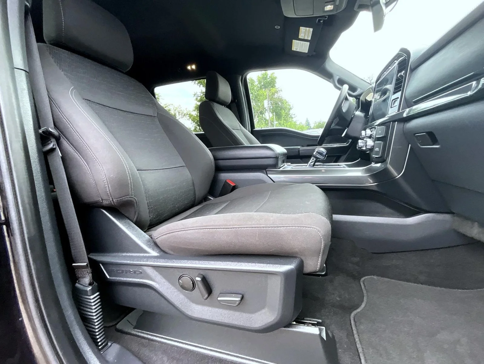 Used 2023 Black Ford XLT image 18