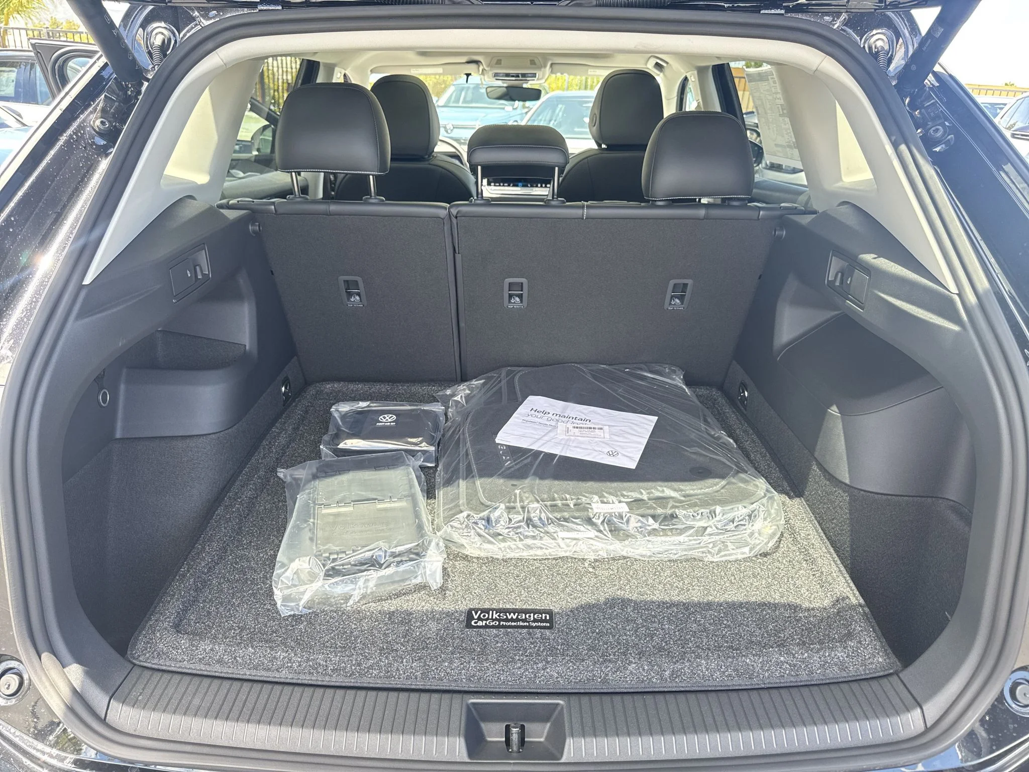 New 2026 Deep Black Pearl Volkswagen SE image 32