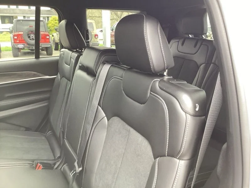 New 2026 Silver Zynith Exterior Paint Jeep Altitude image 21