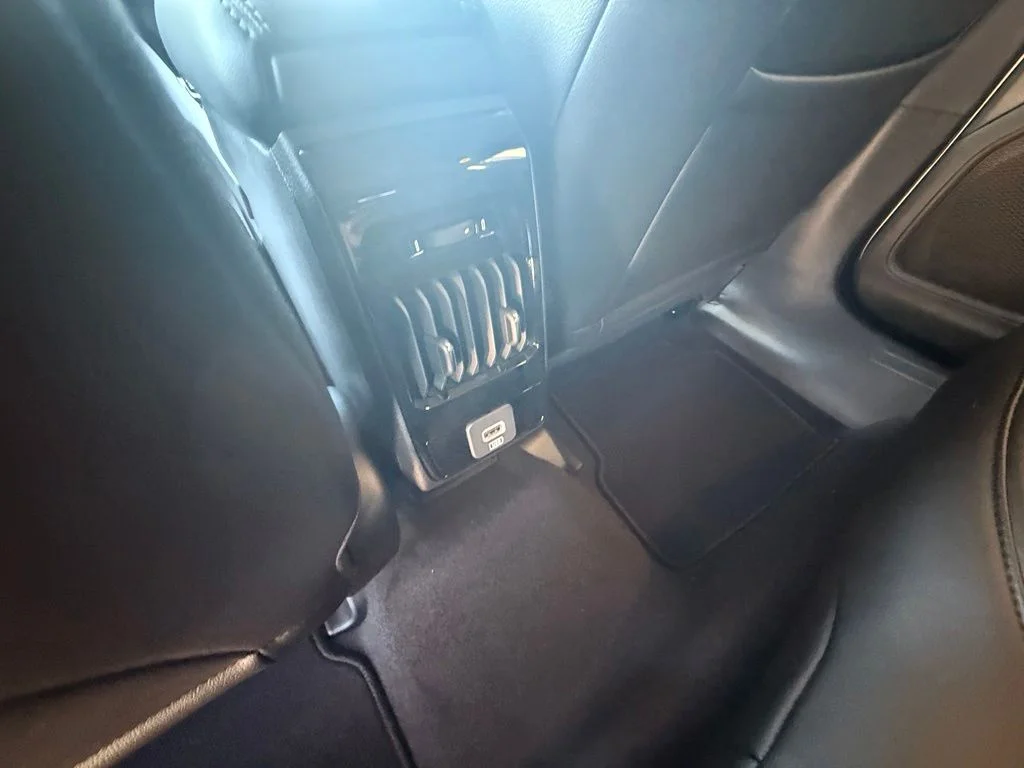 New 2026 Bright White Clear-Coat Exterior Paint Jeep Limited Altitude image 26