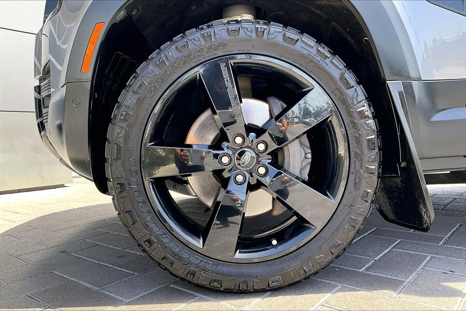 Used 2020 Gray Land Rover HSE image 9