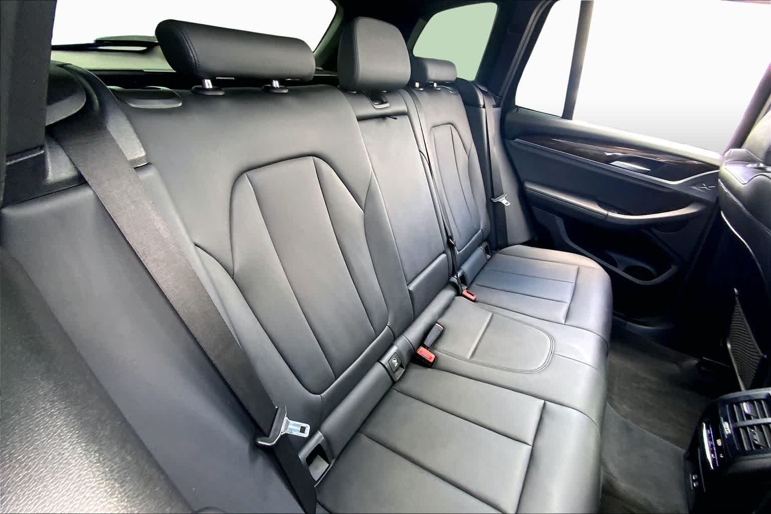 Used 2020 Dark Graphite Metallic BMW sDrive30i image 19
