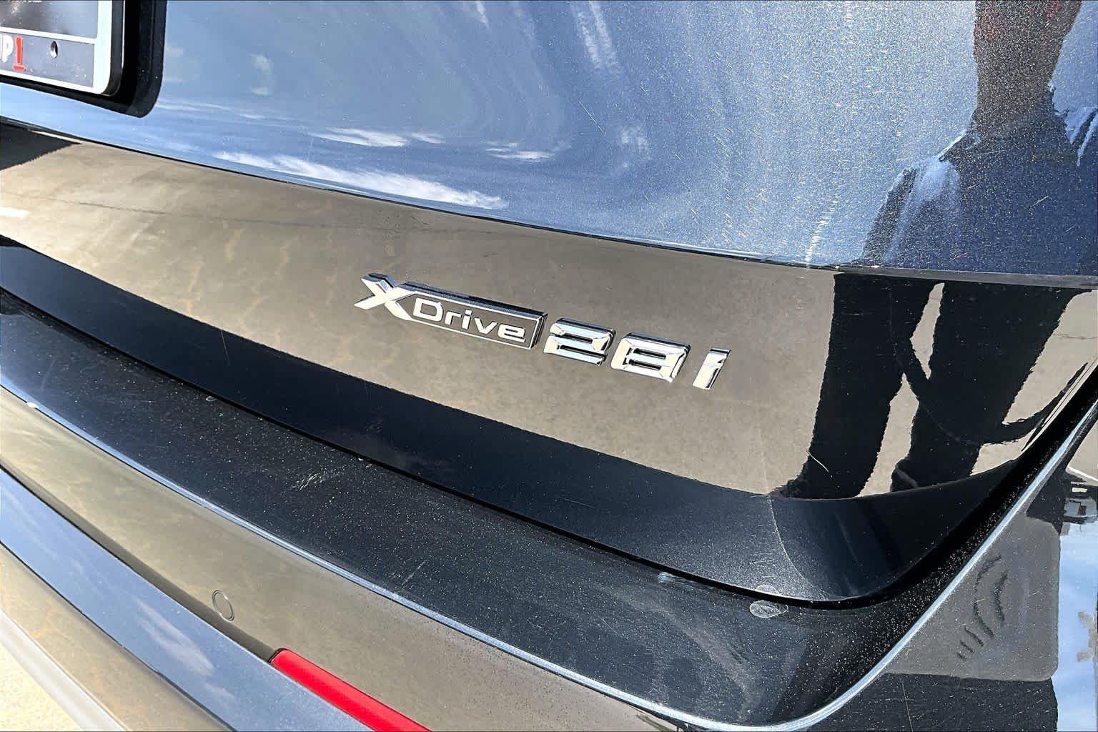 Used 2025 Black Sapphire Metallic BMW xDrive28i image 9